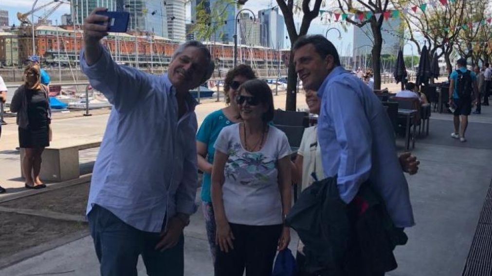 Los candidatos se mostraron juntos en las calles porteñas.