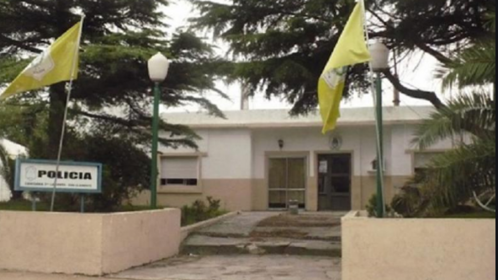 La Comisaría Tercera de San Clemente del Tuyú, donde ocurrieron los confusos hechos.