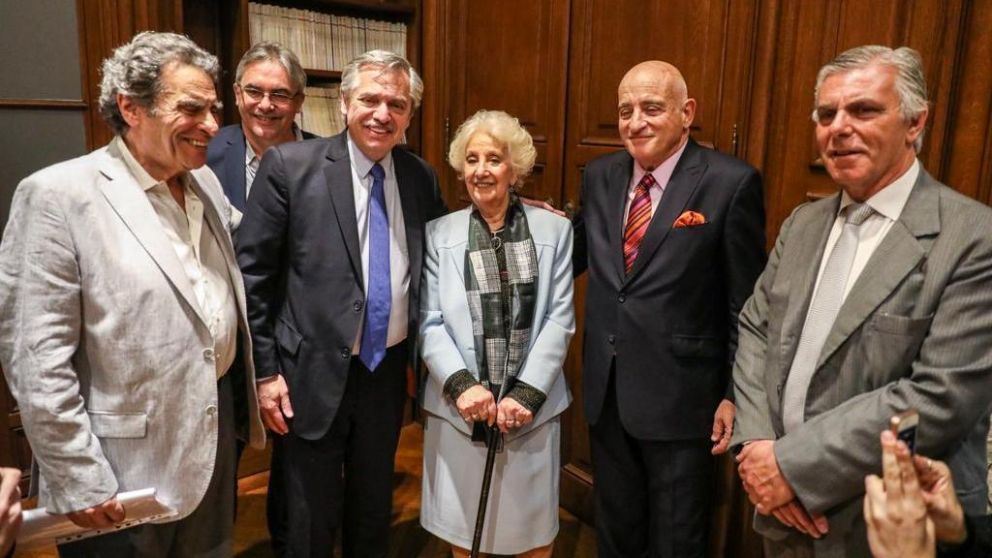 Alberto Fernández junto a Estela de Carlotto.