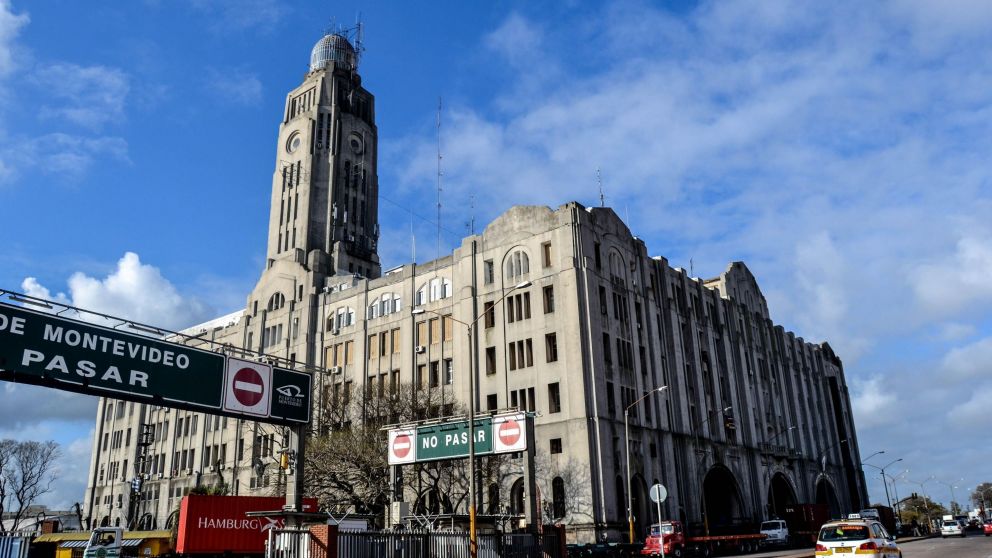 El asueto será el próximo lunes para los empleados públicos con ciudadanía uruguaya. (Twitter)