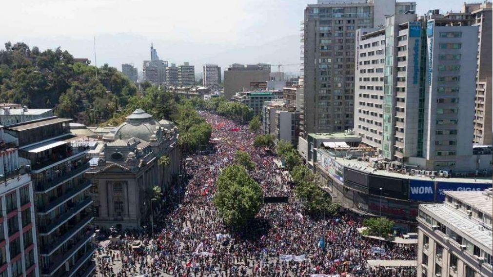 Una multitud recorrió este jueves las calles de Santiago de Chile.