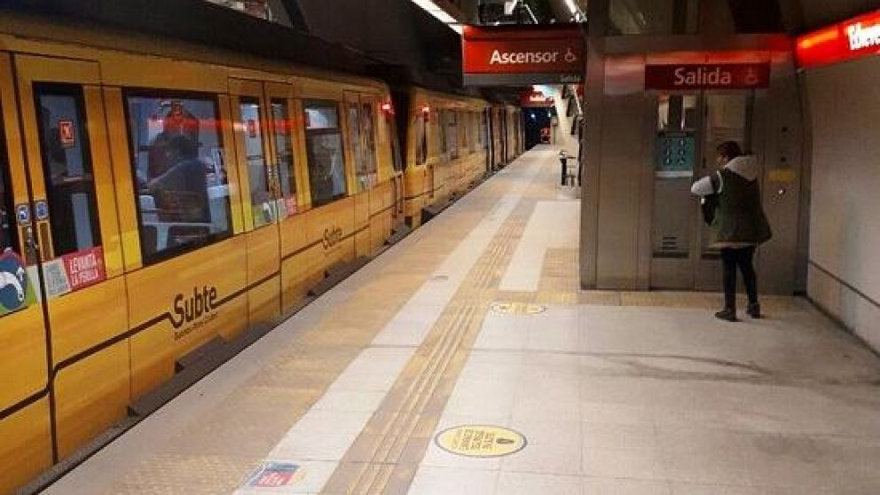 Los vagones de la línea B ya fueron sacados de circulación.