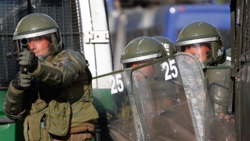 Los carabineros, en el ojo de la tormenta.