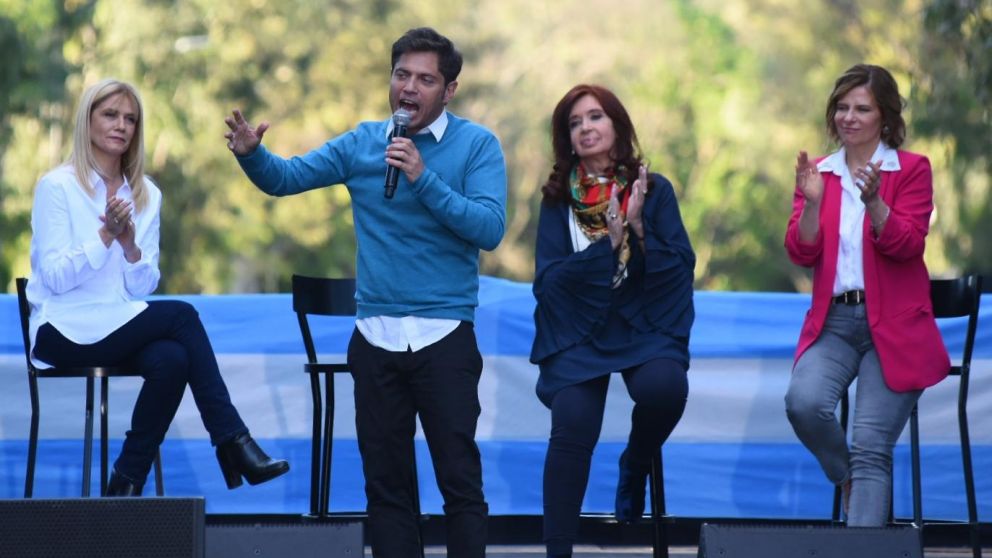 Kicillof junto a Cristina, Verónica Magario y Florencia Saintout.
