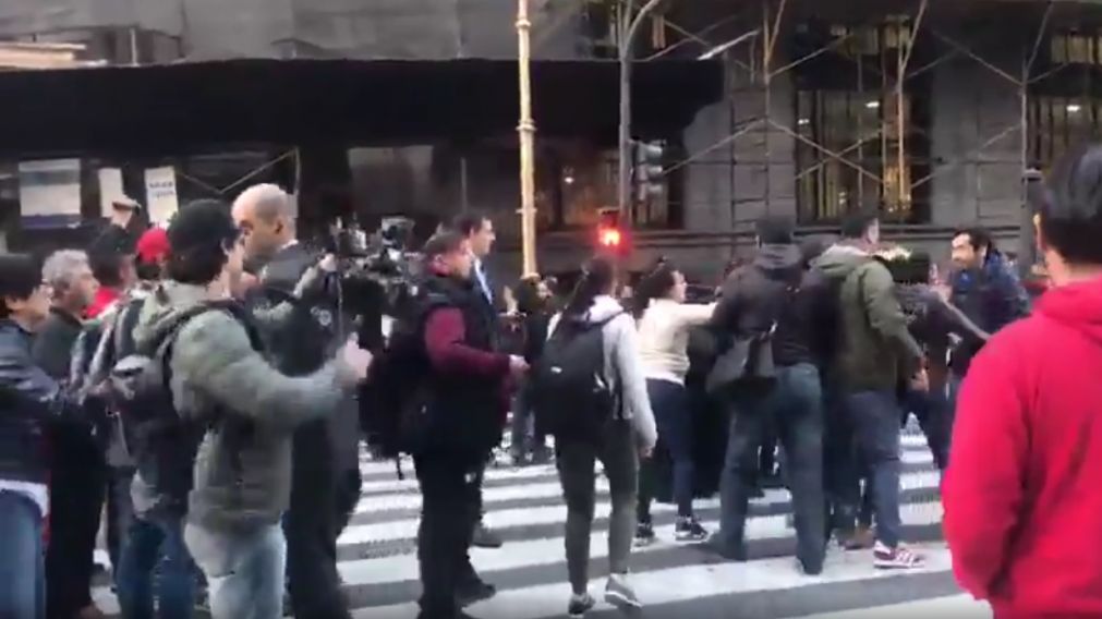 Por los disturbios se detuvieron a once personas (Captura de video).