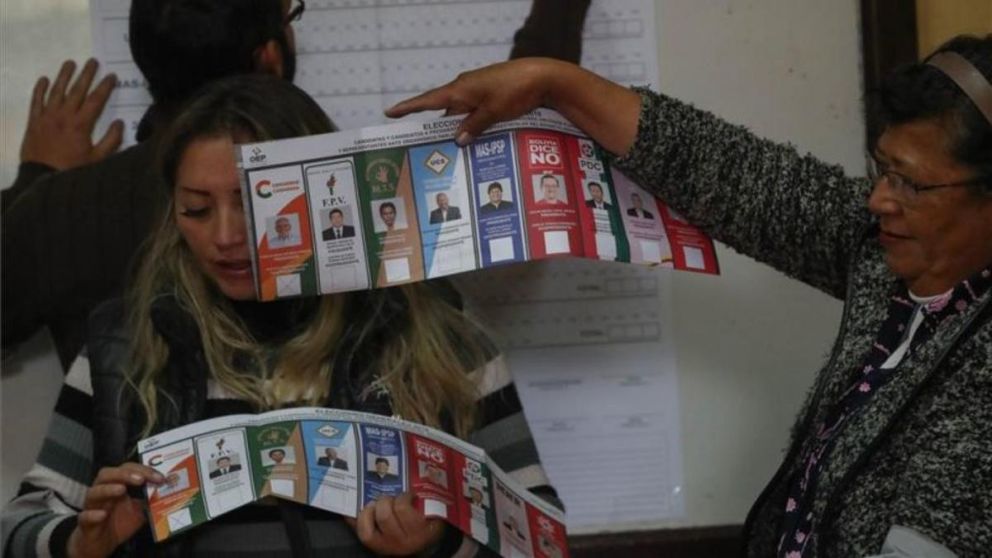 El conteo de votos, tras las elecciones presidenciales, fue detenido por denuncias de fraude.