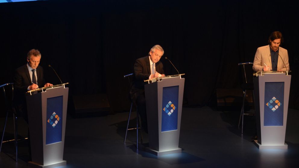Hubo fuertes cruces durante la noche en la Facultad de Derecho (Hernán Nersesián-Diario Crónica).