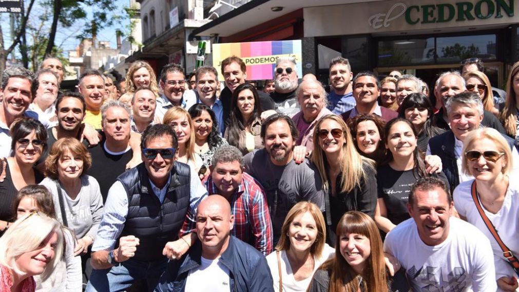 Ritondo, junto a Diego Santilli, recorri� las comunas 9 y 8 de CABA. (Twitter)