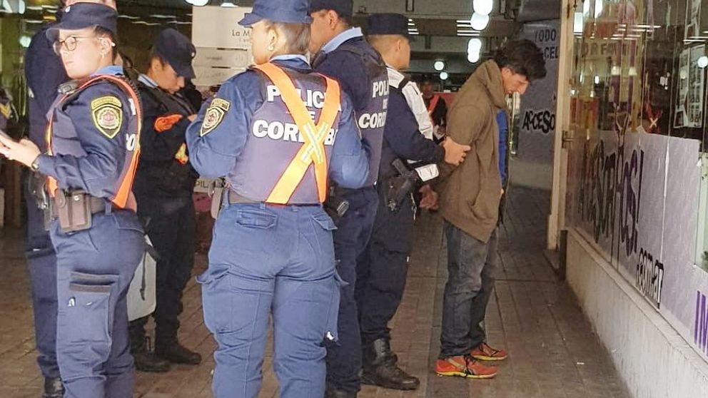 Este es el sujeto detenido, por presentar coincidencias con el hombre acusado.