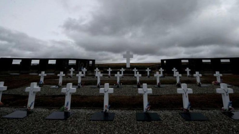 El cementerio de Darwin, como postal de la guerra de Malvinas.