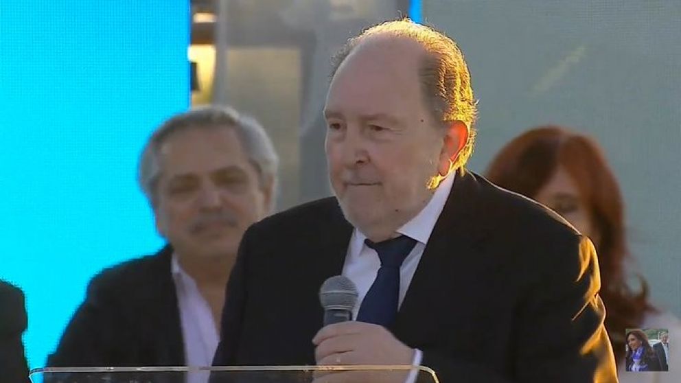 El gobernador pampeano se disculpó por haber cuestionado a algunos de sus pares.