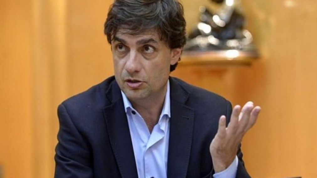 Lacunza habló "de todo un poco" de economía.