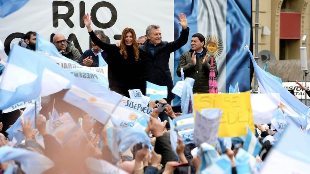 El Presidente encabezó en Río Cuarto otra caravana del "Sí se puede".