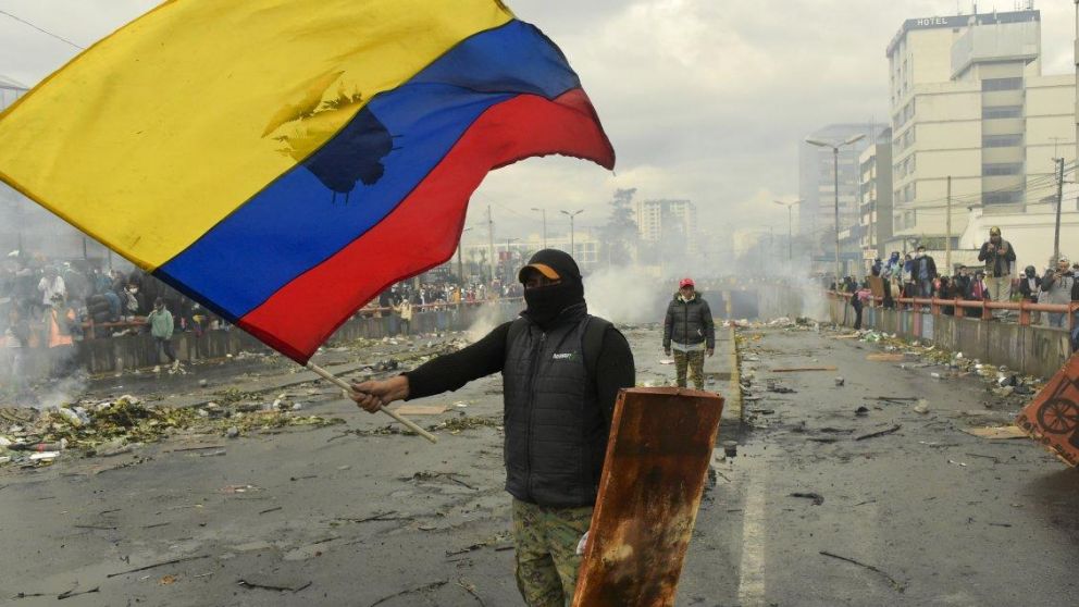 Los incidentes dejaron 7 muertos y miles de heridos. (Twitter).