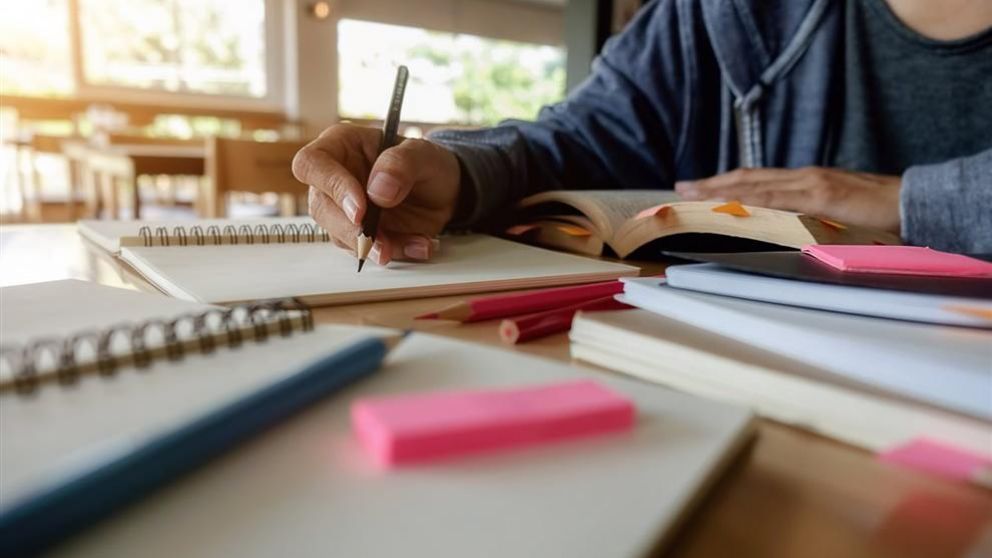 Pese a no verse nada escrito en la hoja, alcanzó la mejor nota con un truco (Imagen ilustrativa).