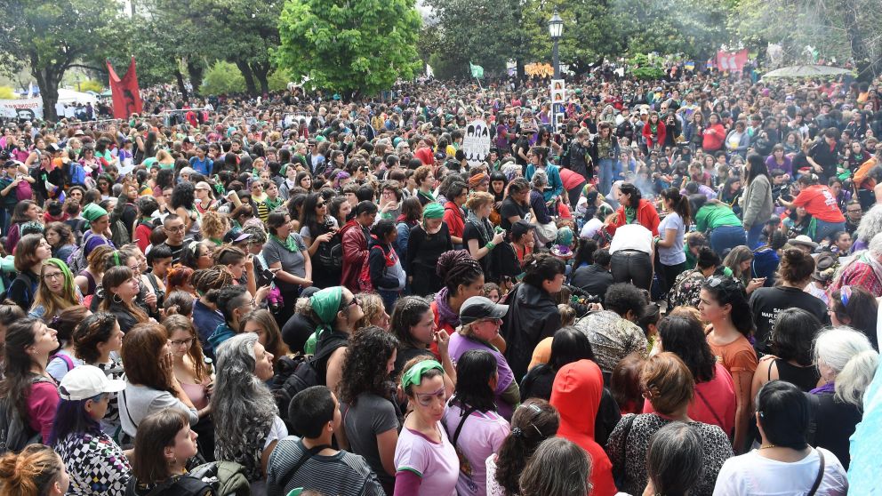 Miles de mujeres participan del segundo día de actividades en La Plata (Rubén Paredes/Crónica).