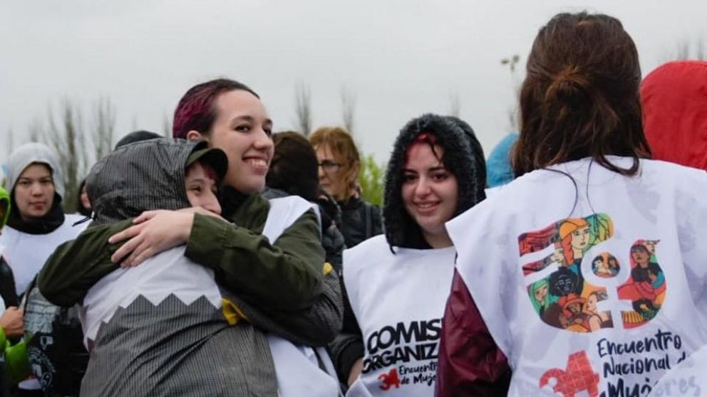 Cientos de Mujeres concentran en La Plata.