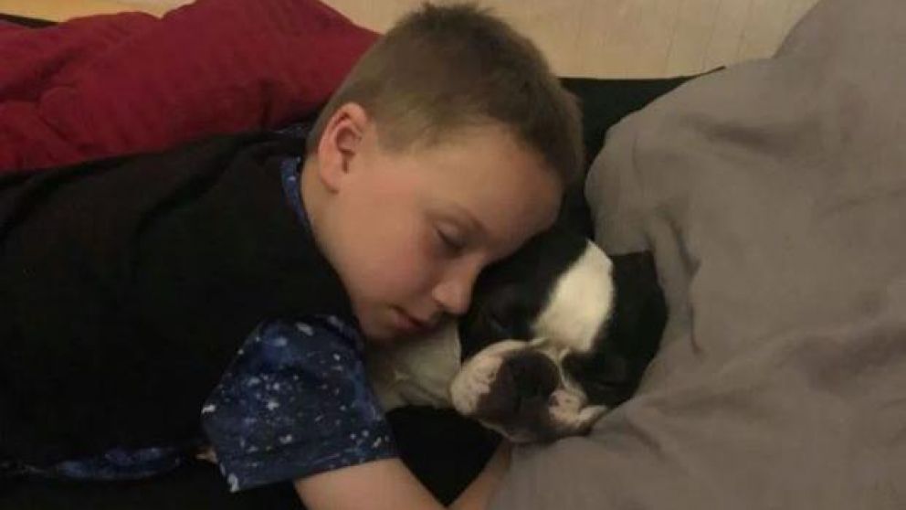 Camron Donaldson junto a su mascota.