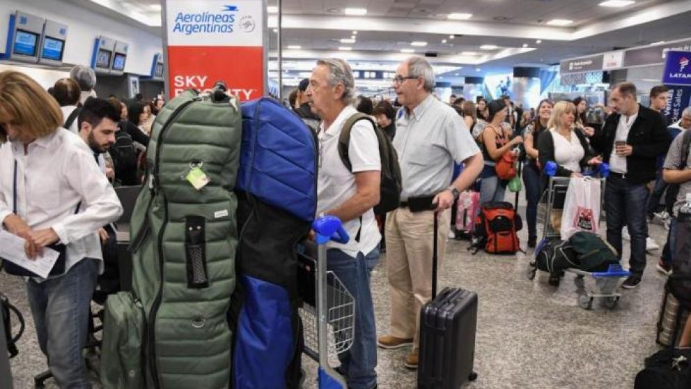 Los pilotos llegaron a un acuerdo salarial y desactivaron medidas de fuerza