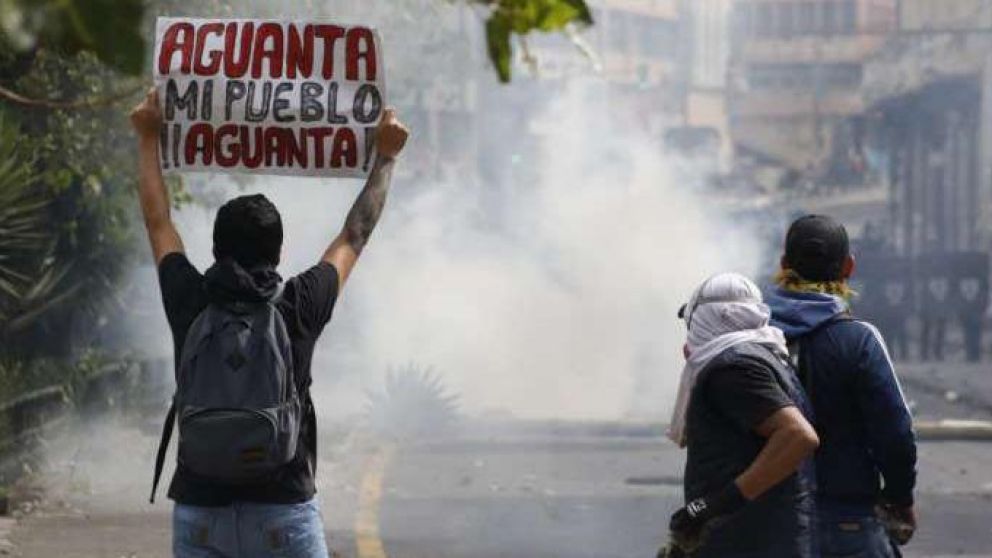 Terribles momentos se viven en Ecuador. (Twitter).