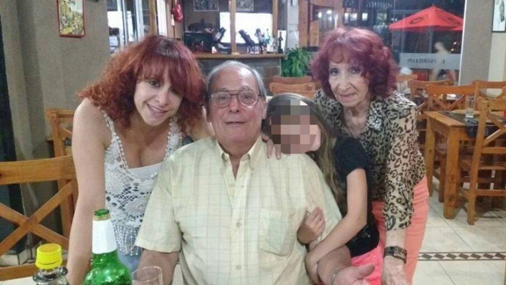 El dueño del vivero, Vicente Oscar Gramuglia, junto a su familia.