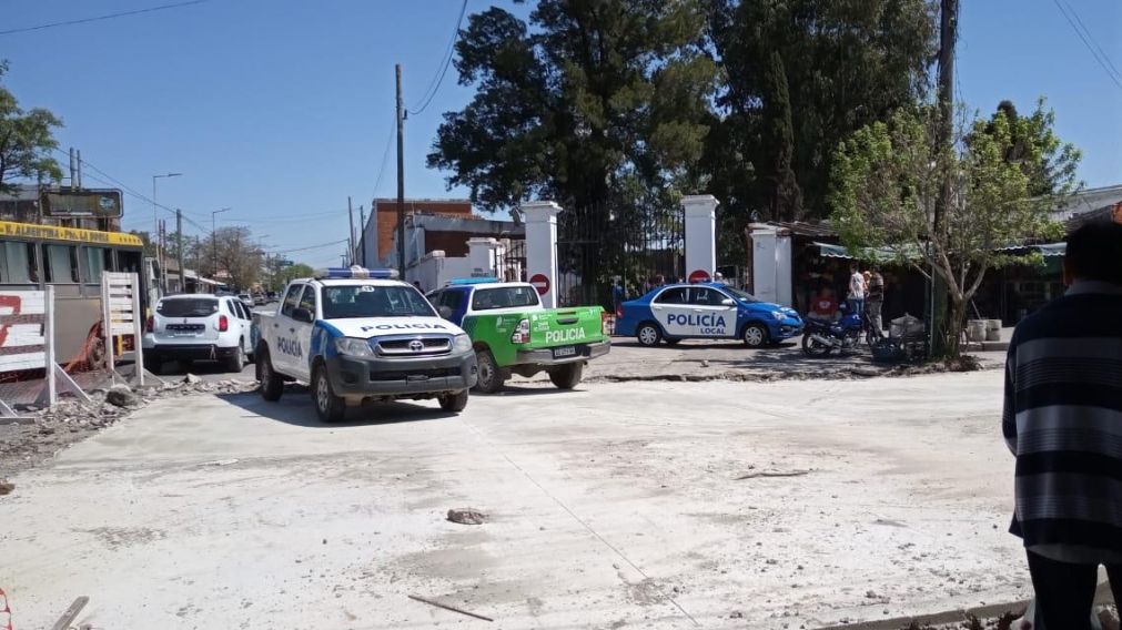 Ante los saqueos, la Policía Bonaerense comenzó una persecución.