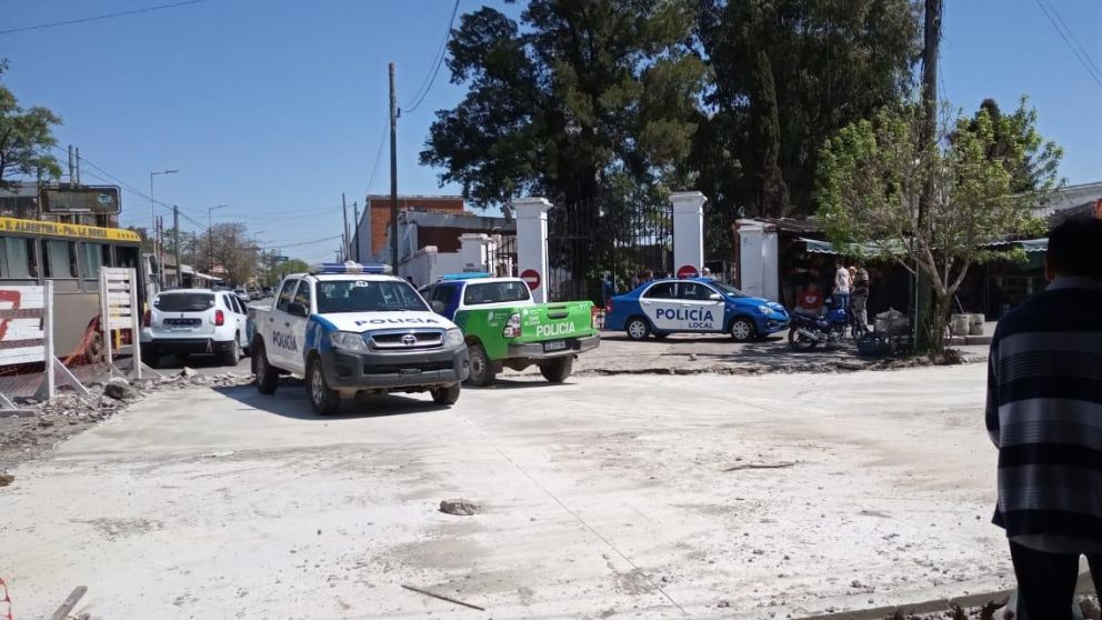 Ante los saqueos, la Policía Bonaerense comenzó una persecución.