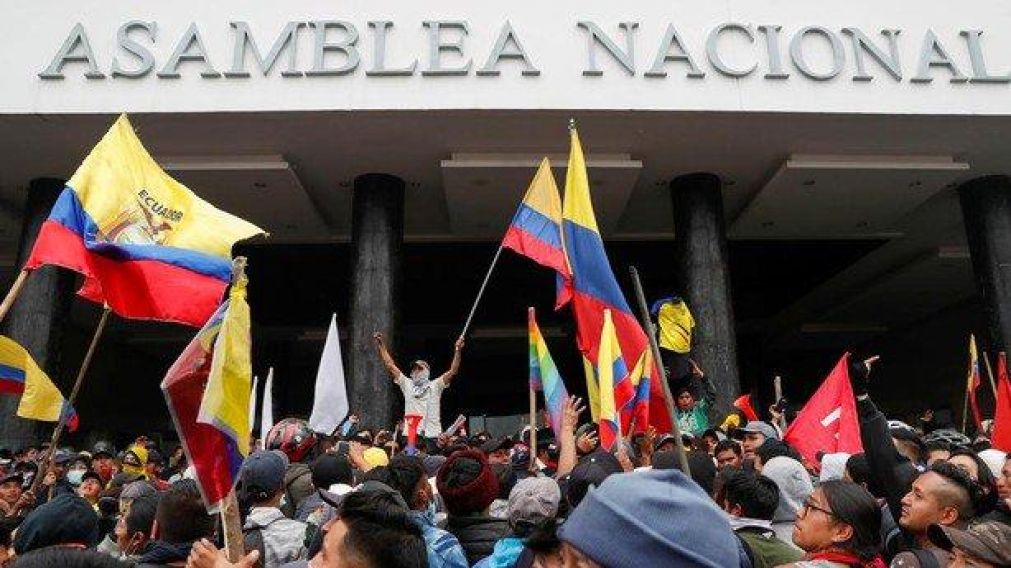 Máxima tensión en Ecuador: indígenas coparon el Parlamento.