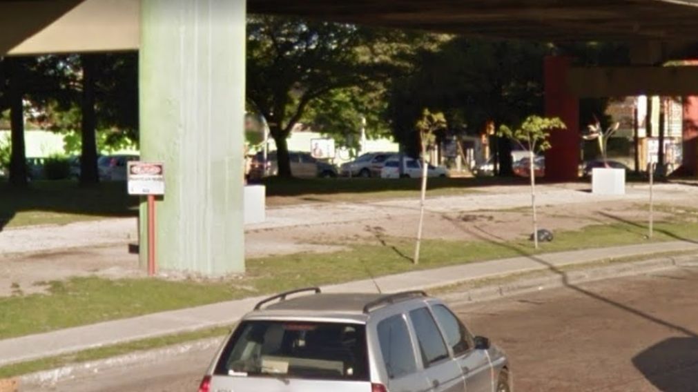 Acá, bajo este puente de Avellaneda, se produjo la fatal disputa que mantuvieron ambos individuos.