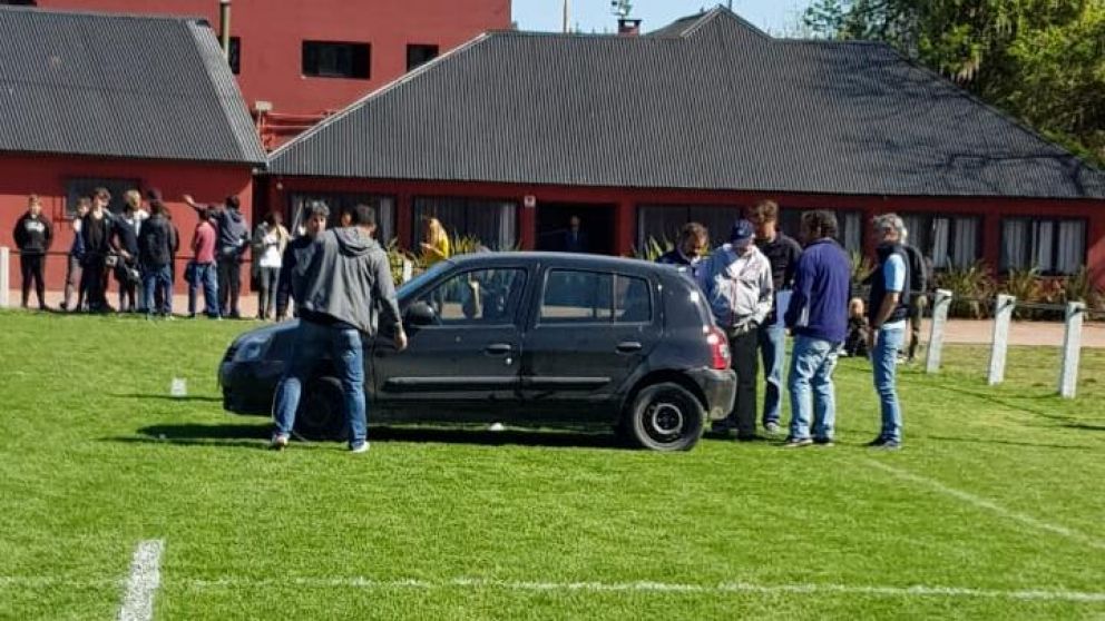 El episodio fue captado por las personas que concurrieron el día domingo al partido.