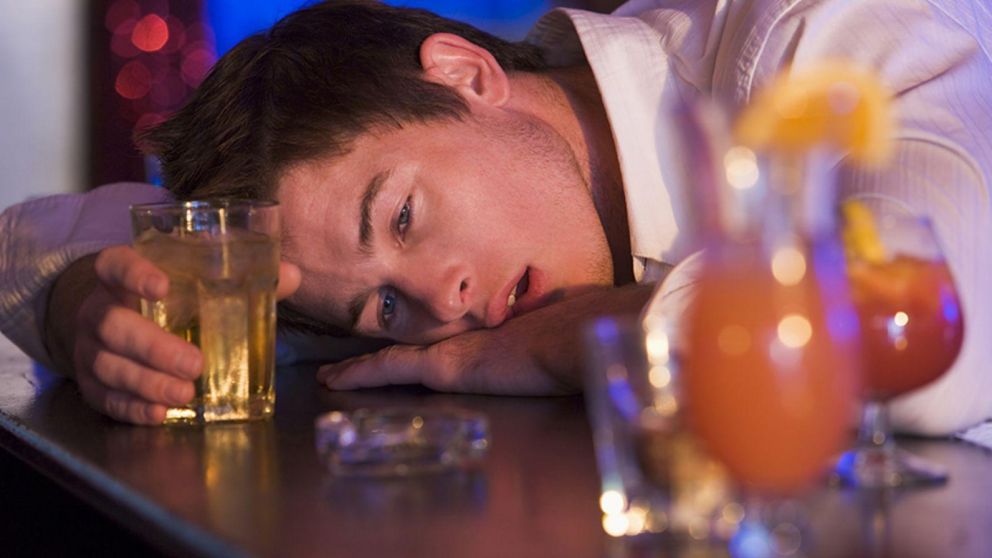 El hombre se despertó luego de varios tragos y descubrió lo que le había pasado.