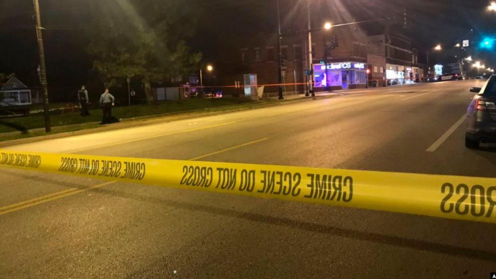 Entre los muertos estaba un hombre de unos 50 años, otro de unos 30 y dos de unos 20, informó la policía..