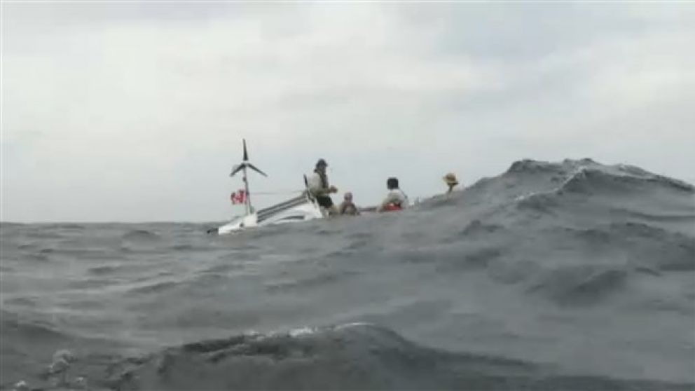 Narcos rescatan en su lancha a tres guardias civiles que cayeron al mar cuando los perseguían (Imagen ilustrativa)