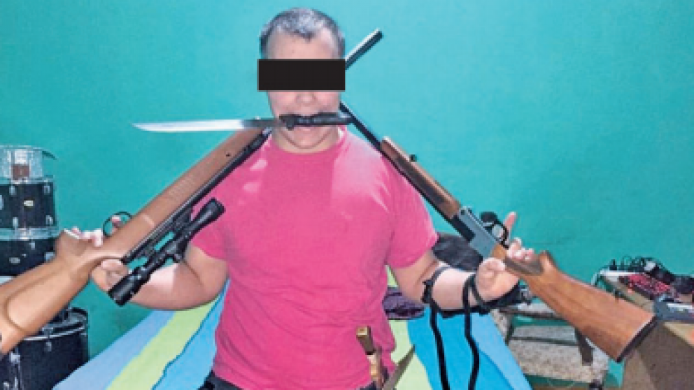 La imagen del joven armado que se viralizó junto a la leyenda 'se acerca el final'.