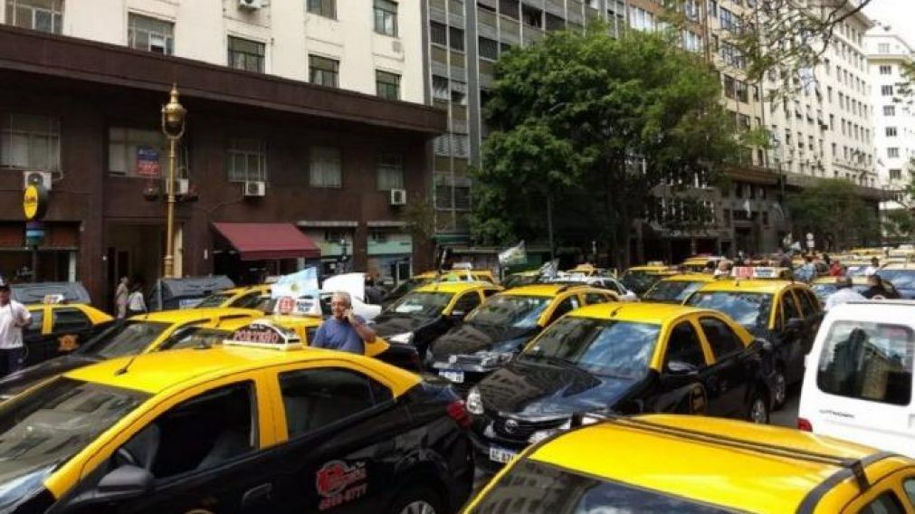 Protesta de los taxistas contra Uber y Cabify.