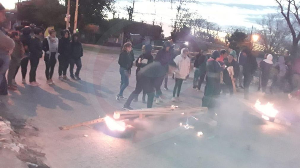Vecinos se manifiestan en Solano en busca de justicia.