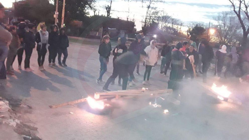 Vecinos se manifiestan en Solano en busca de justicia.