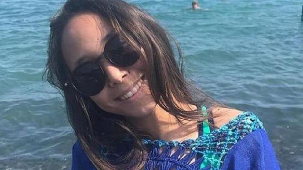 Junto al cuerpo de la adolescente se encontraba la batería del teléfono explotada.