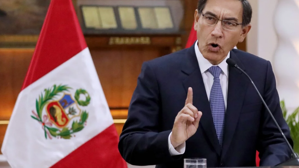 Vizcarra cerró el Congreso y el Parlamento votó la suspensión del Presidente por "incapacidad moral"