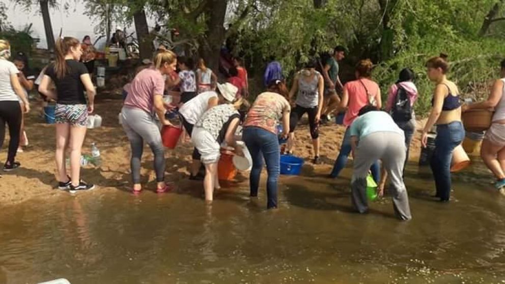 Los vecinos ayudaron en la zona más afectada (Gentileza: La Voz)