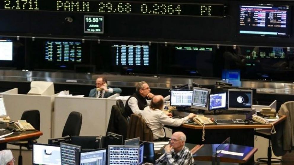 El Riesgo País se mantiene por encima de los 2000 puntos.