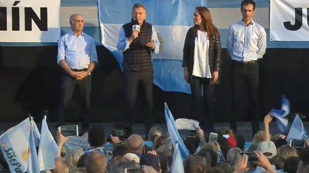 Mauricio Macri y María Eugenia Vidal, durante el acto "Sí se puede" en Junín.