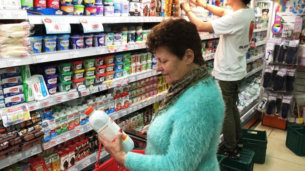 El costo de vida en el pa�s cerr� el a�o �ltimo con una marcada dispersi�n de precios en los art�culos de consumo masivo (Carlos Ventura/Cr�nica/Archivo).