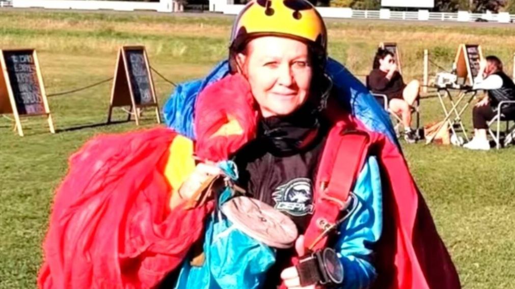 Una mujer de 52 años saltó de la avioneta, el paracaídas no abrió y murió