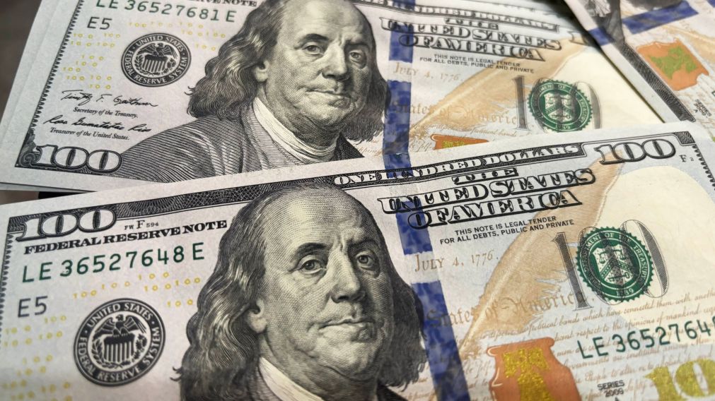 La derrota electoral de LLA impacta en la cotización del dólar (Crónica / Carlos Ventura).