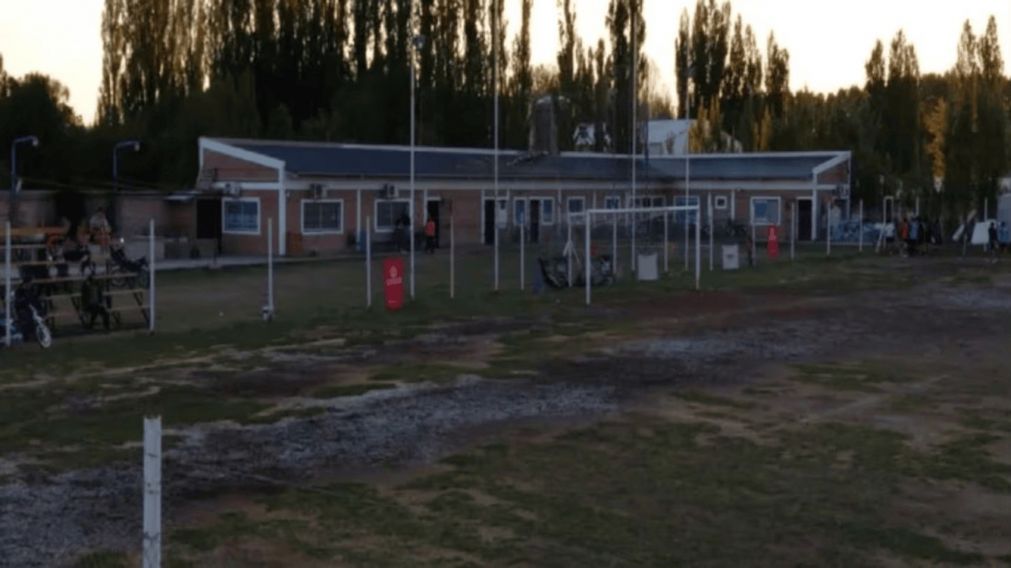 Un chico de 11 años murió en un trágico accidente cuando jugaba al fútbol en Río Negro (Imagen LM de Neuquén).