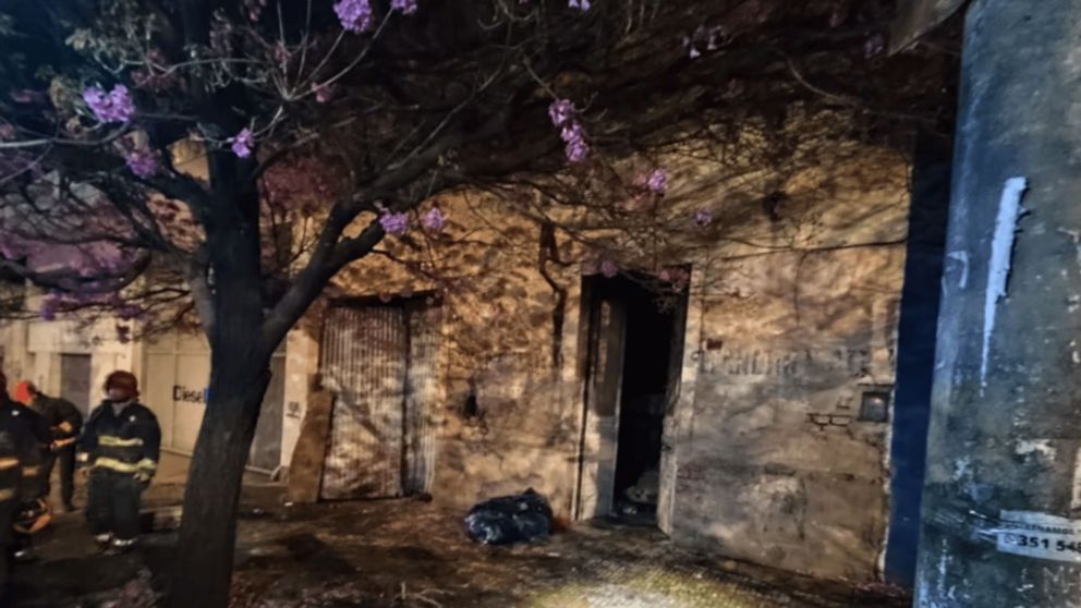 El lugar del trágico incendio que se cobró la vida de tres víctimas (Gentileza El Doce TV)
