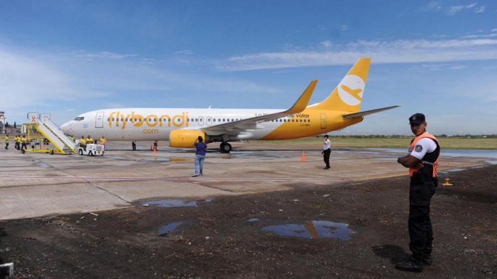 La restricción de vuelos comenzó a regir este jueves por la noche.