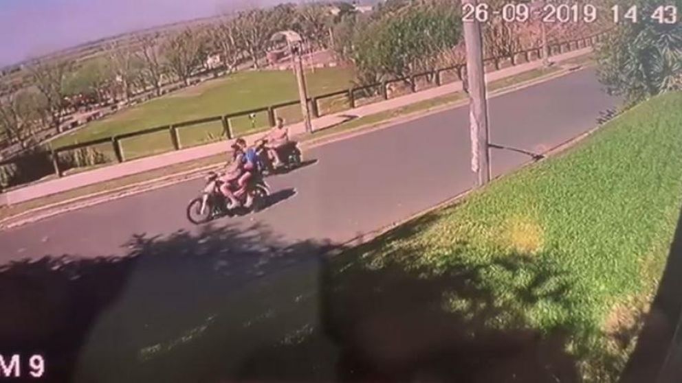 El tremendo choque fue captado por cámaras de seguridad. (Captura)