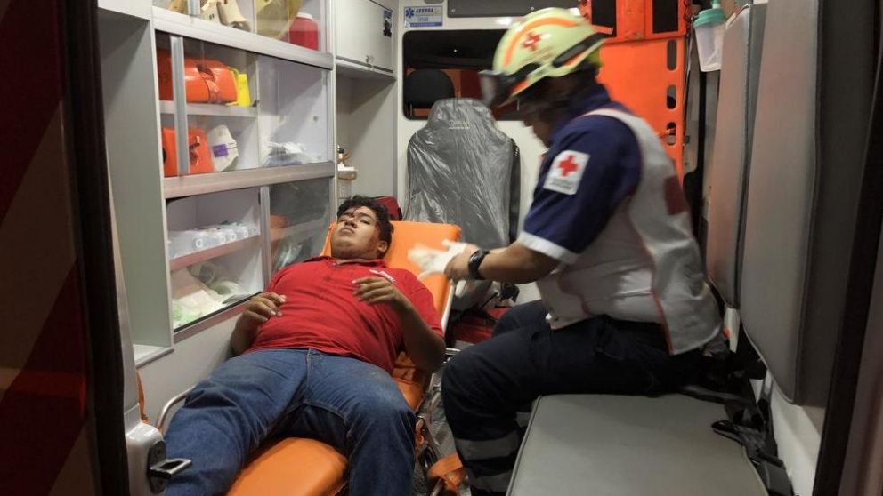 El conductor fue llevado a un hospital local. (Gentileza Vanguardia).